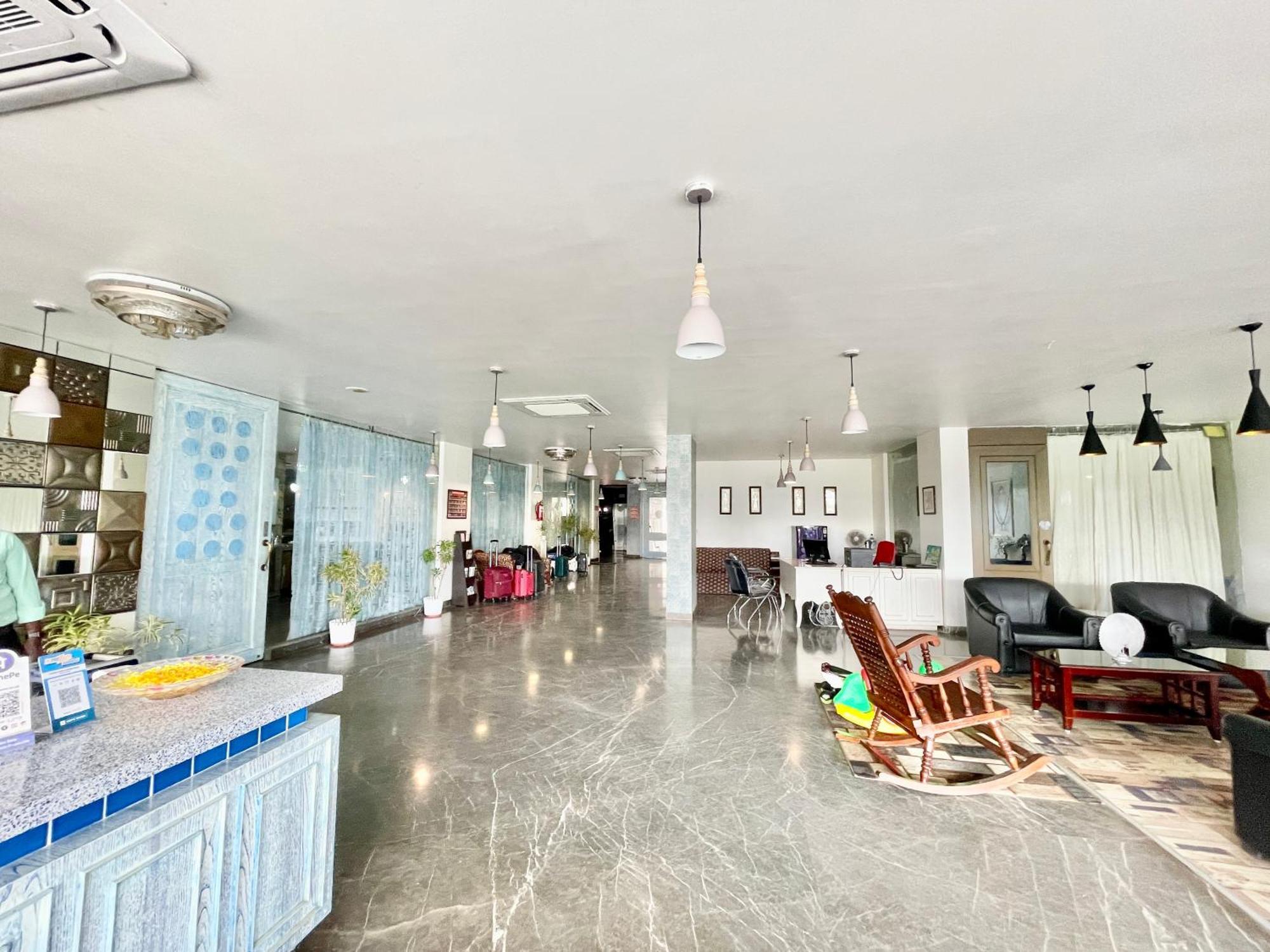 Hotel V-I Near Sea , Puri Private-Park -Gym-Spa Fully-Airconditioned-Hotel Lift-And-Parking-Facilities Breakfast-Included Eksteriør billede