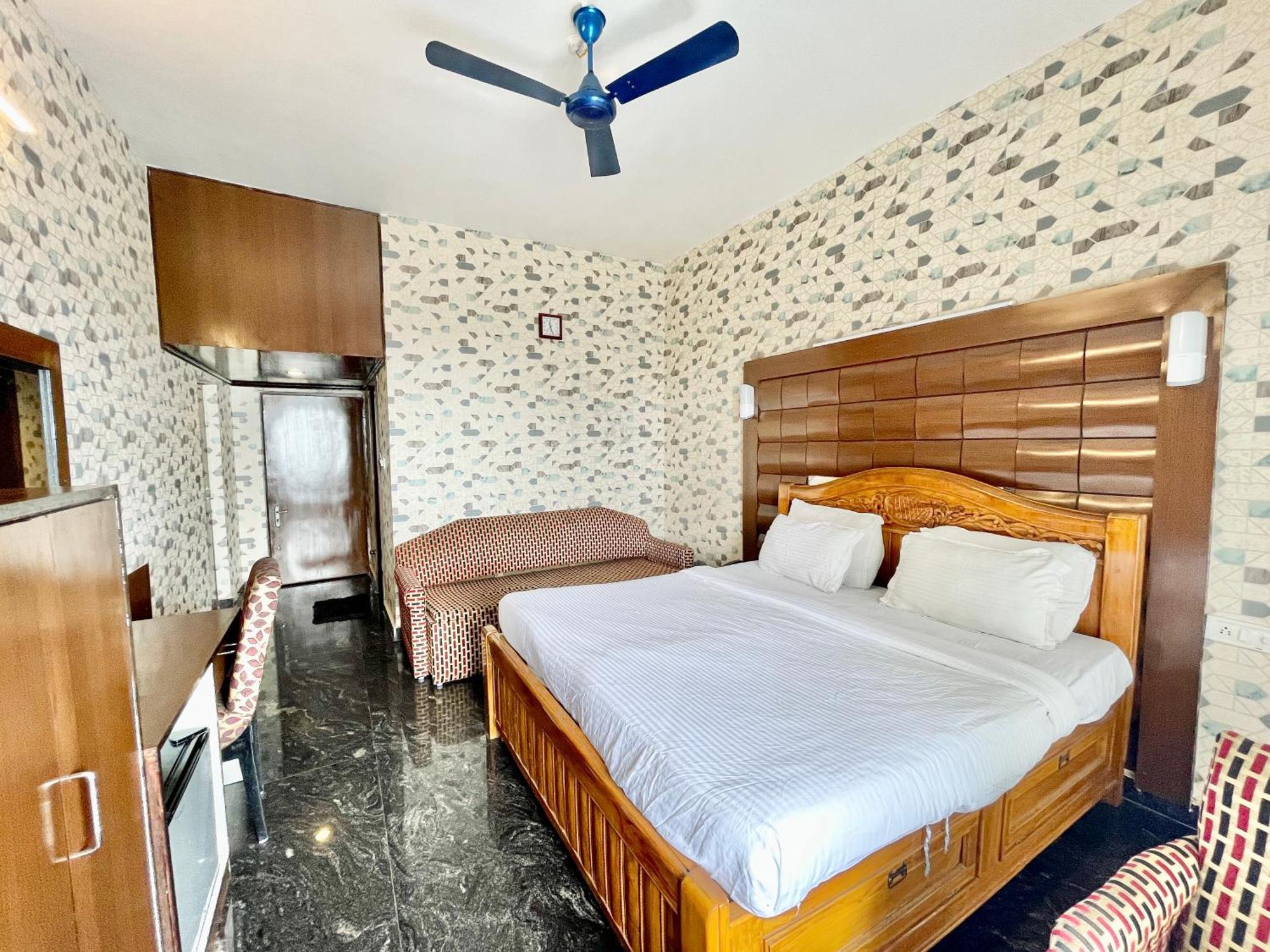 Hotel V-I Near Sea , Puri Private-Park -Gym-Spa Fully-Airconditioned-Hotel Lift-And-Parking-Facilities Breakfast-Included Eksteriør billede