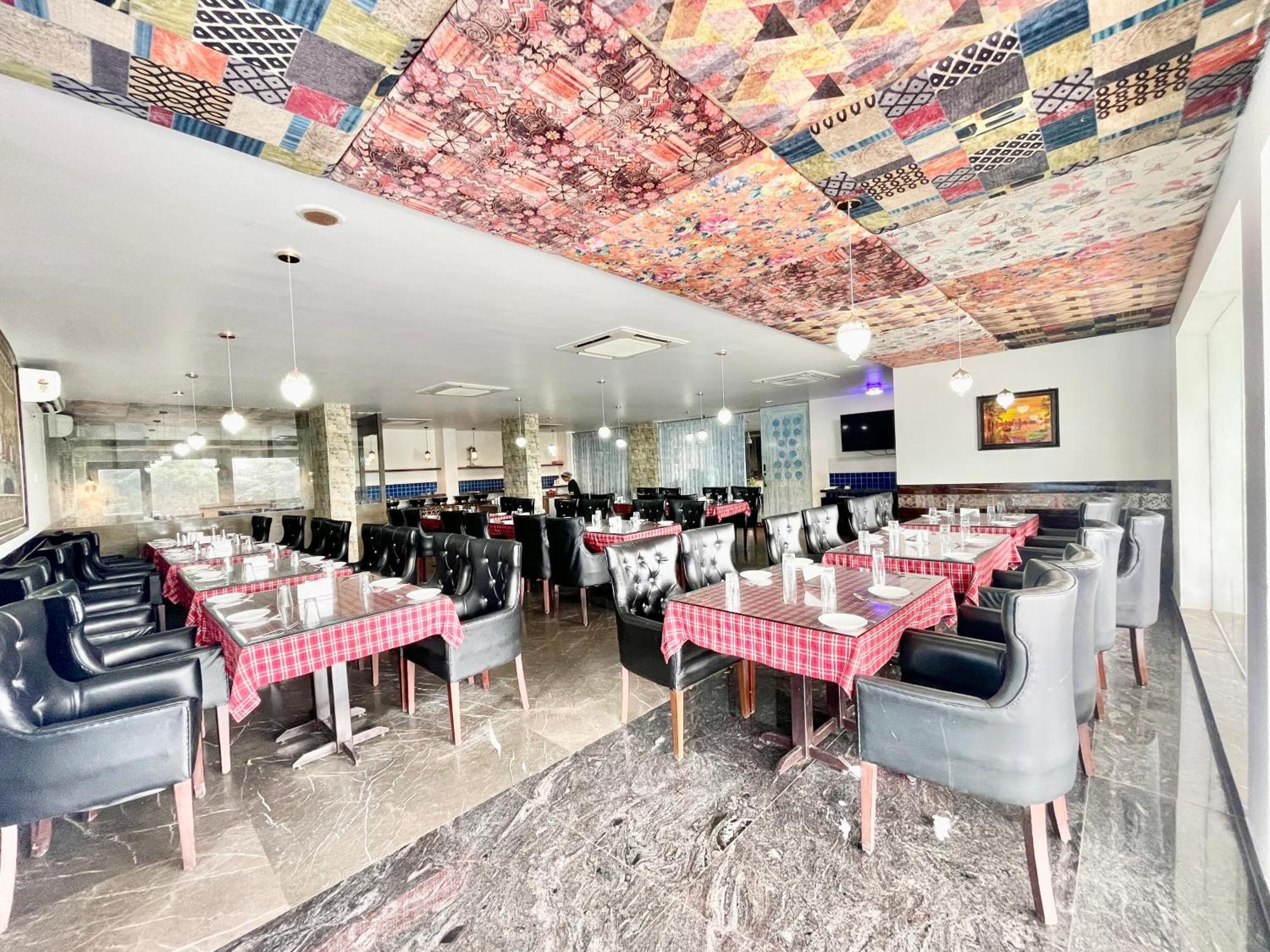 Hotel V-I Near Sea , Puri Private-Park -Gym-Spa Fully-Airconditioned-Hotel Lift-And-Parking-Facilities Breakfast-Included Eksteriør billede