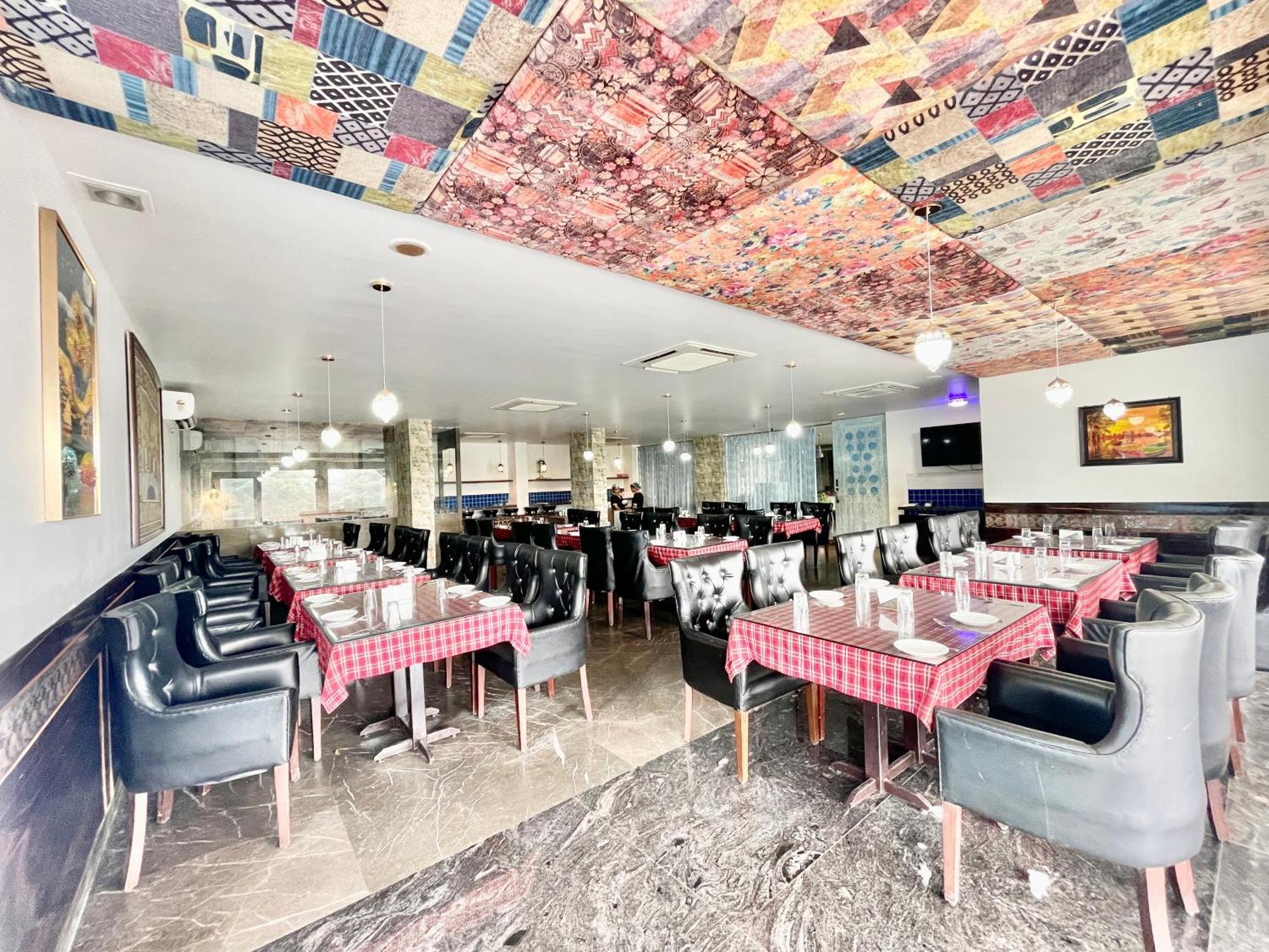 Hotel V-I Near Sea , Puri Private-Park -Gym-Spa Fully-Airconditioned-Hotel Lift-And-Parking-Facilities Breakfast-Included Eksteriør billede