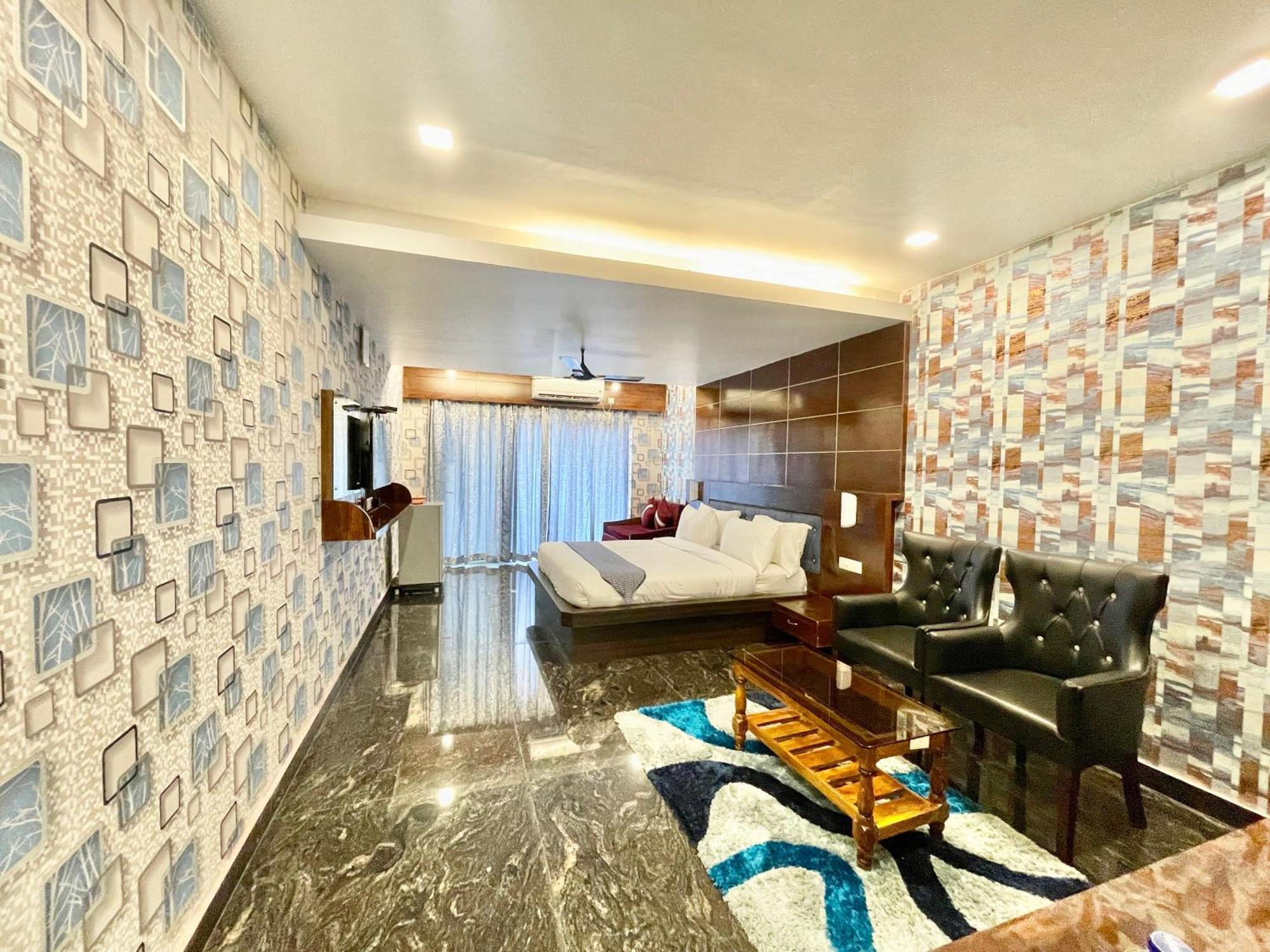 Hotel V-I Near Sea , Puri Private-Park -Gym-Spa Fully-Airconditioned-Hotel Lift-And-Parking-Facilities Breakfast-Included Eksteriør billede