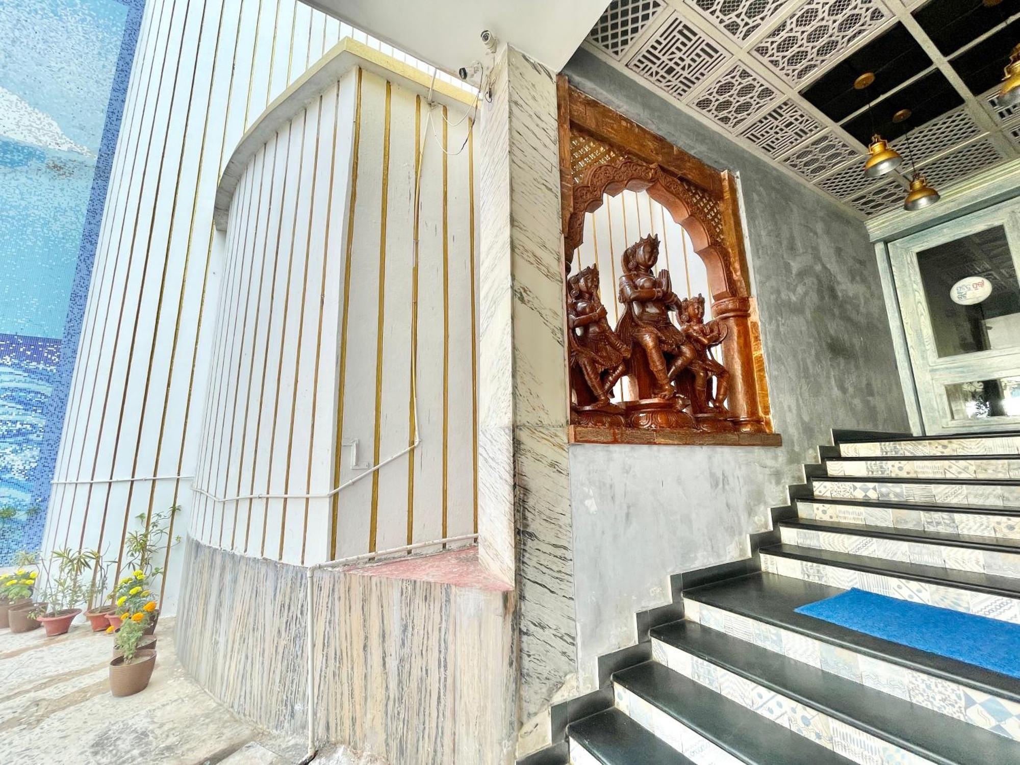 Hotel V-I Near Sea , Puri Private-Park -Gym-Spa Fully-Airconditioned-Hotel Lift-And-Parking-Facilities Breakfast-Included Eksteriør billede