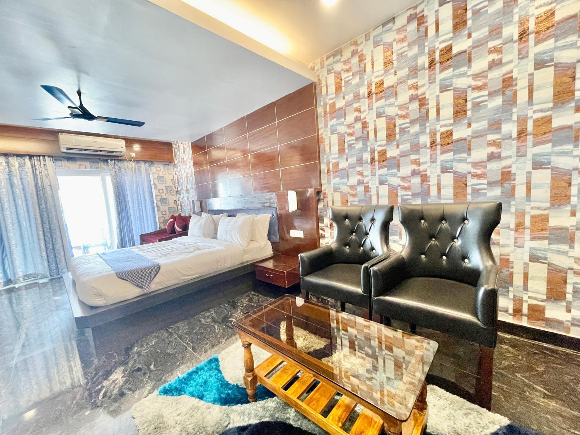 Hotel V-I Near Sea , Puri Private-Park -Gym-Spa Fully-Airconditioned-Hotel Lift-And-Parking-Facilities Breakfast-Included Eksteriør billede