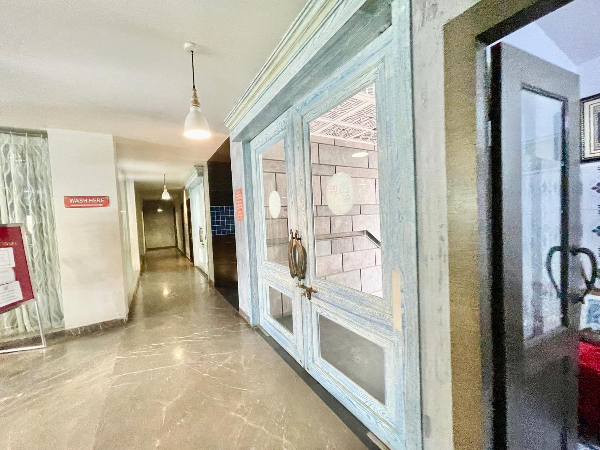 Hotel V-I Near Sea , Puri Private-Park -Gym-Spa Fully-Airconditioned-Hotel Lift-And-Parking-Facilities Breakfast-Included Eksteriør billede