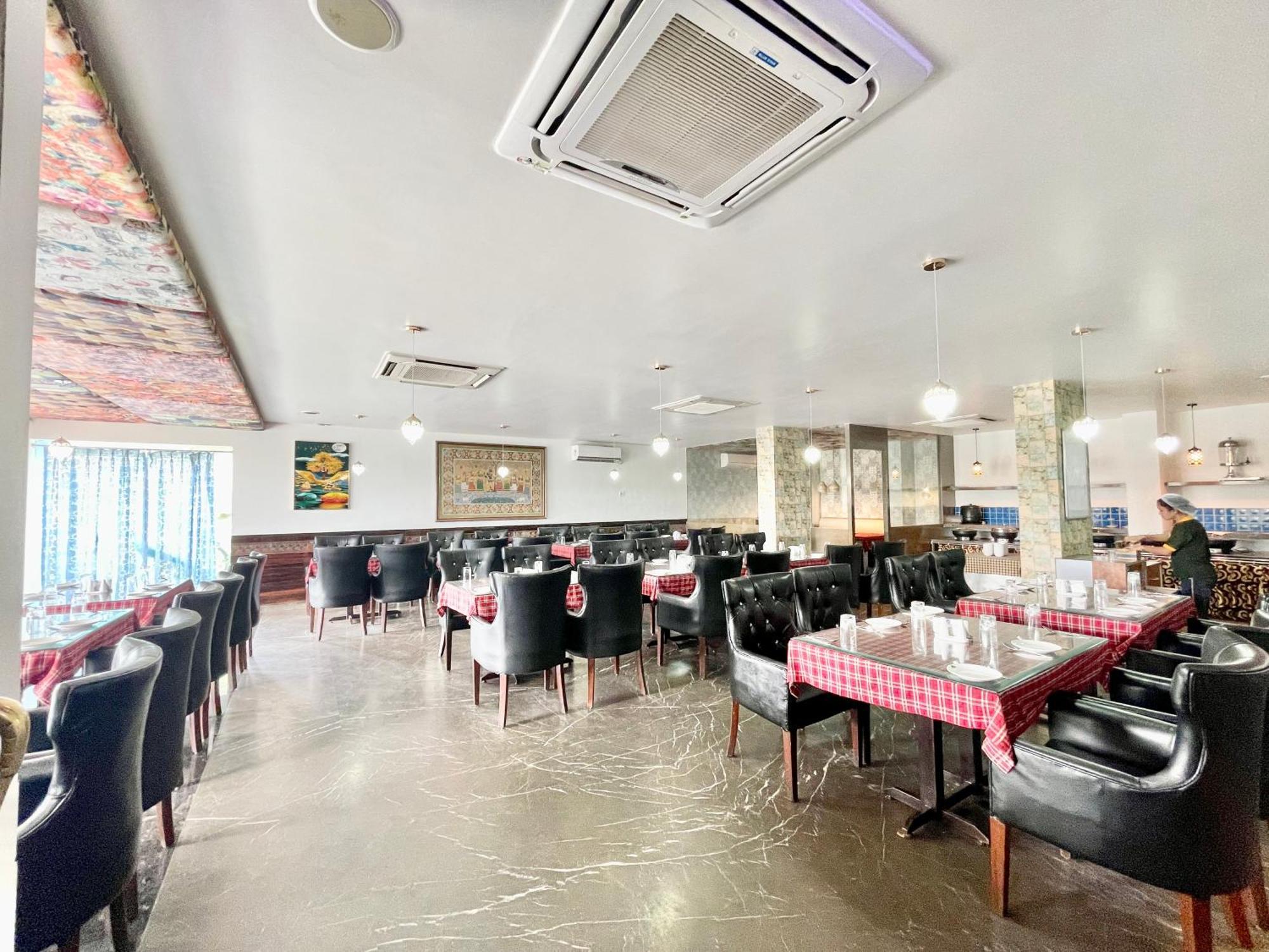 Hotel V-I Near Sea , Puri Private-Park -Gym-Spa Fully-Airconditioned-Hotel Lift-And-Parking-Facilities Breakfast-Included Eksteriør billede