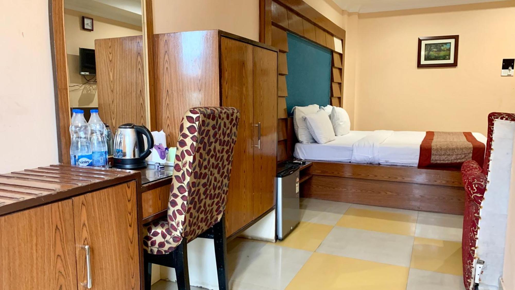 Hotel V-I Near Sea , Puri Private-Park -Gym-Spa Fully-Airconditioned-Hotel Lift-And-Parking-Facilities Breakfast-Included Eksteriør billede