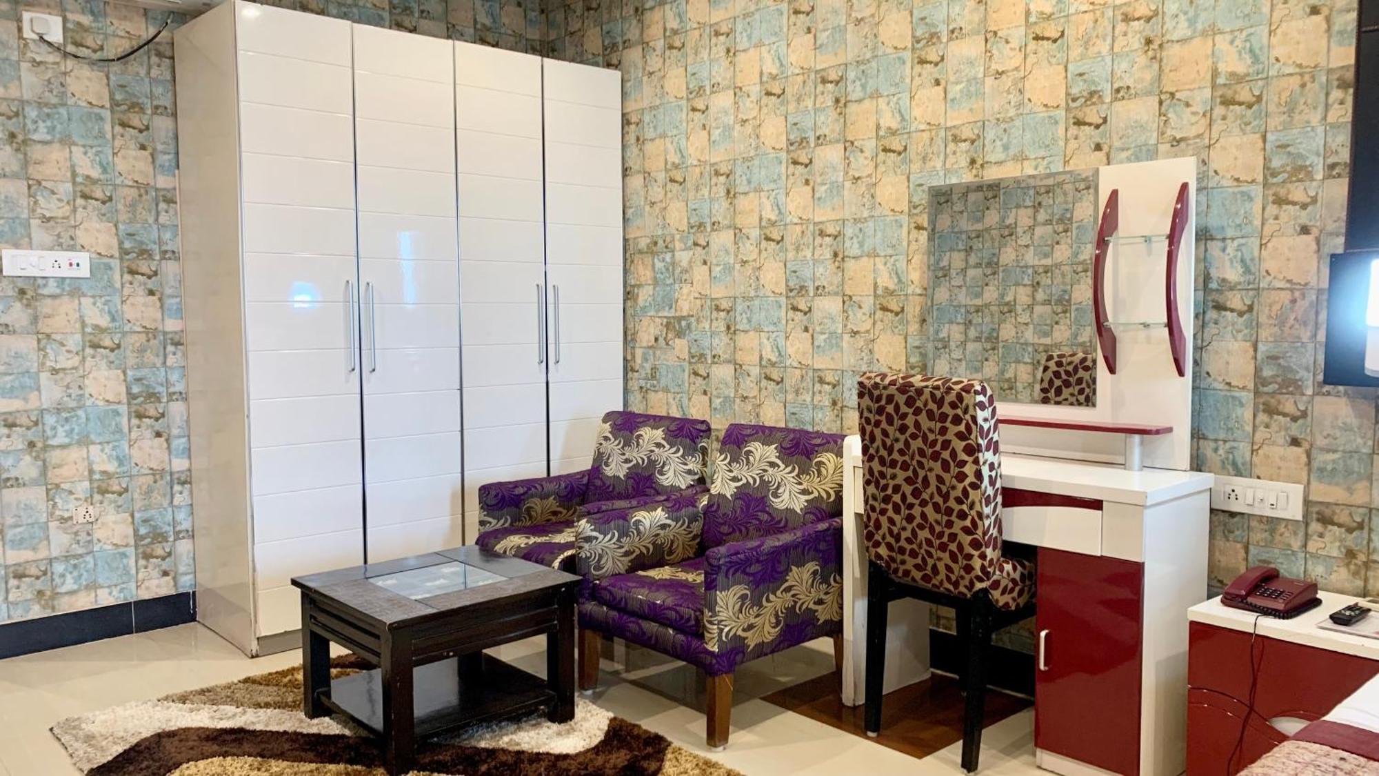 Hotel V-I Near Sea , Puri Private-Park -Gym-Spa Fully-Airconditioned-Hotel Lift-And-Parking-Facilities Breakfast-Included Eksteriør billede