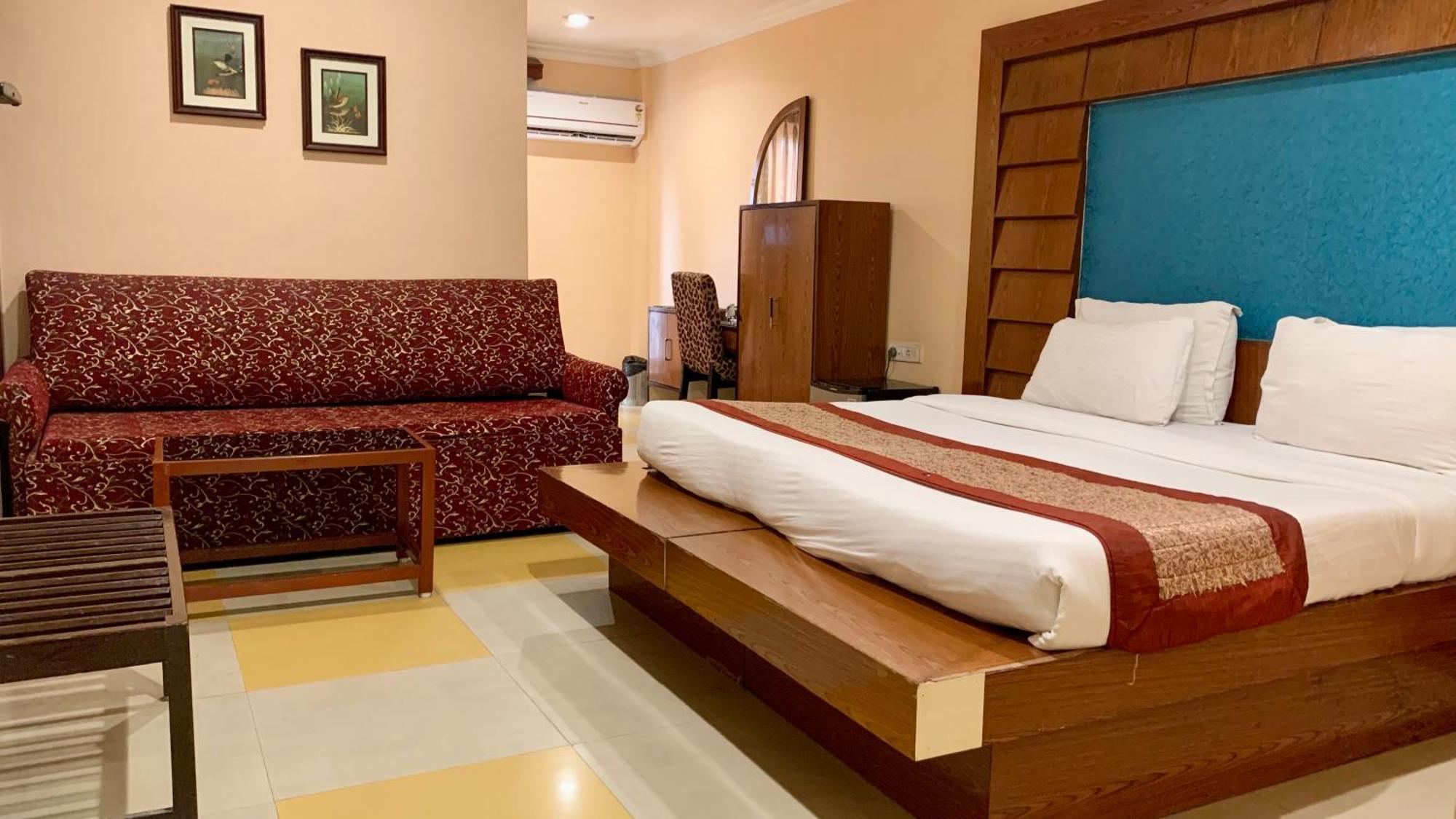 Hotel V-I Near Sea , Puri Private-Park -Gym-Spa Fully-Airconditioned-Hotel Lift-And-Parking-Facilities Breakfast-Included Eksteriør billede