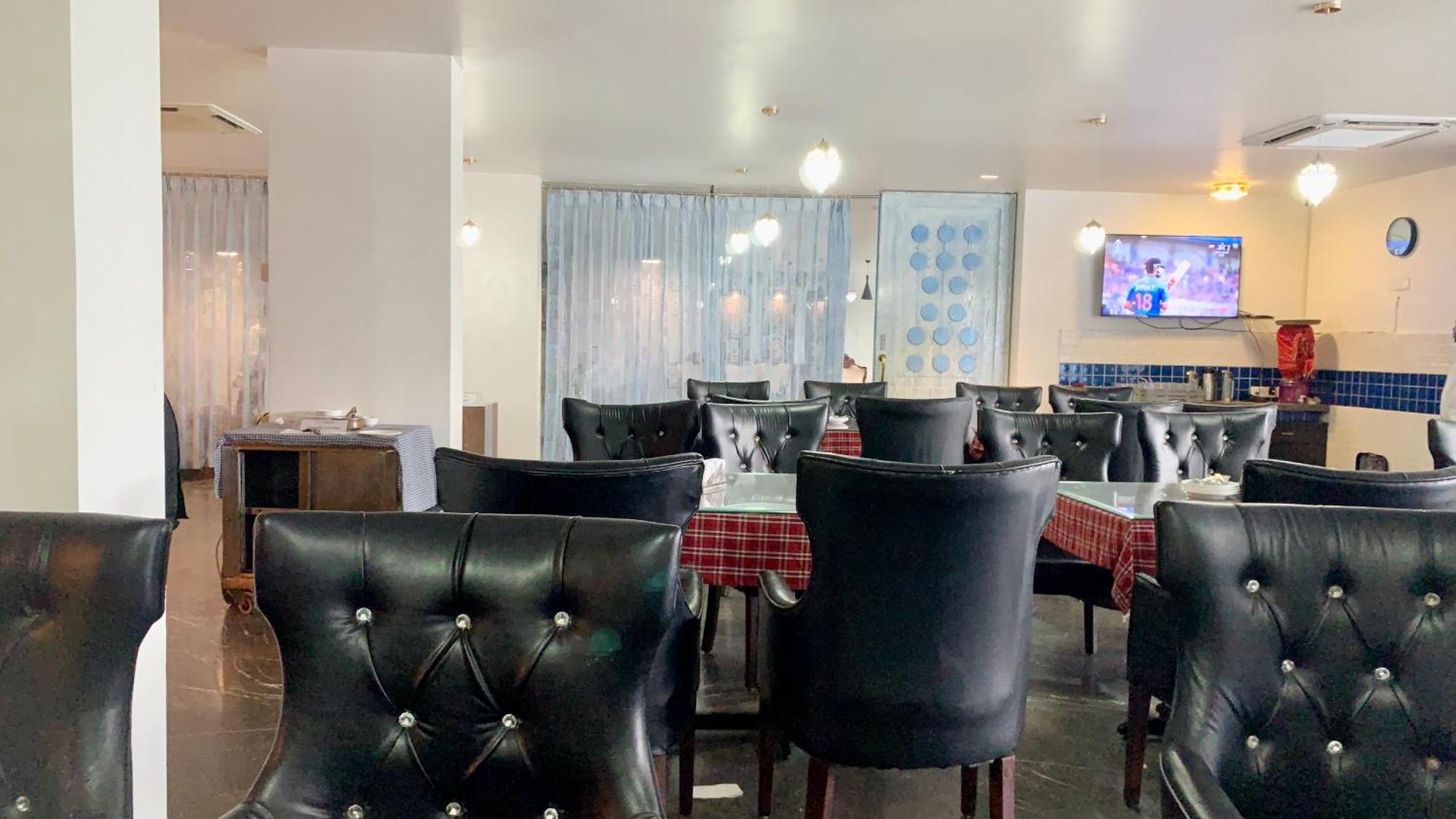 Hotel V-I Near Sea , Puri Private-Park -Gym-Spa Fully-Airconditioned-Hotel Lift-And-Parking-Facilities Breakfast-Included Eksteriør billede