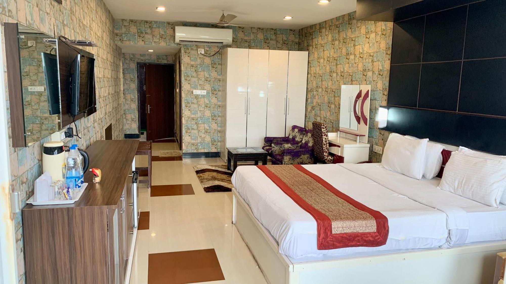 Hotel V-I Near Sea , Puri Private-Park -Gym-Spa Fully-Airconditioned-Hotel Lift-And-Parking-Facilities Breakfast-Included Eksteriør billede
